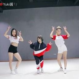 吃瓜娱乐手势舞,跟随吃瓜娱乐手势舞，一起摇摆快乐时光